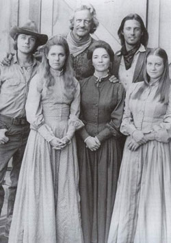 La tribu Macahans au grand complet. Cette photo est tirée du livre de Didier Liardet : Les plus grands acteurs des séries américaines et britaniques vol 1. Lien vers l'éditeur à la page des liens.